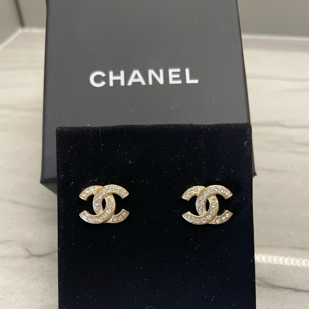 Authentic Chanel CC stud earrings in metal strass